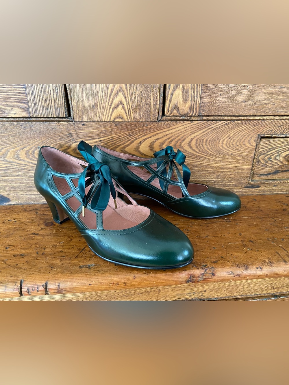 American Duchess 10 Parker Vintage Spiderweb pump 2” heel green leather lace up